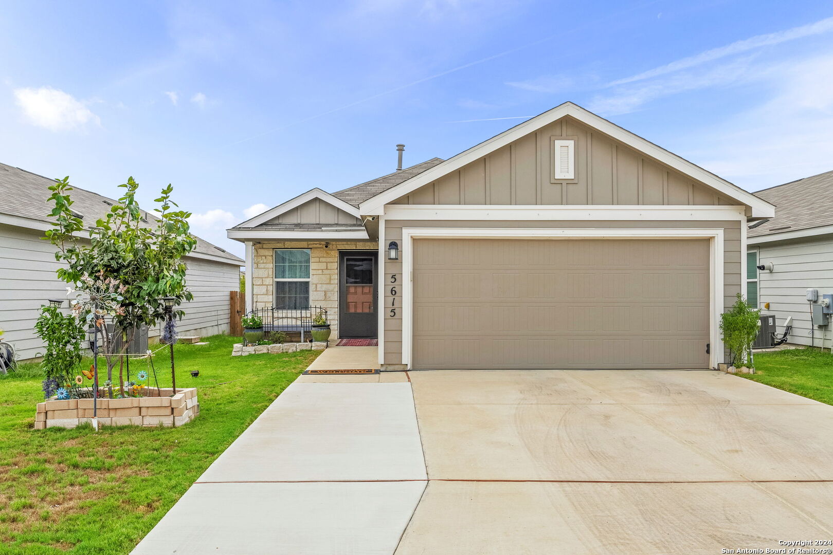 a front view of house with yard