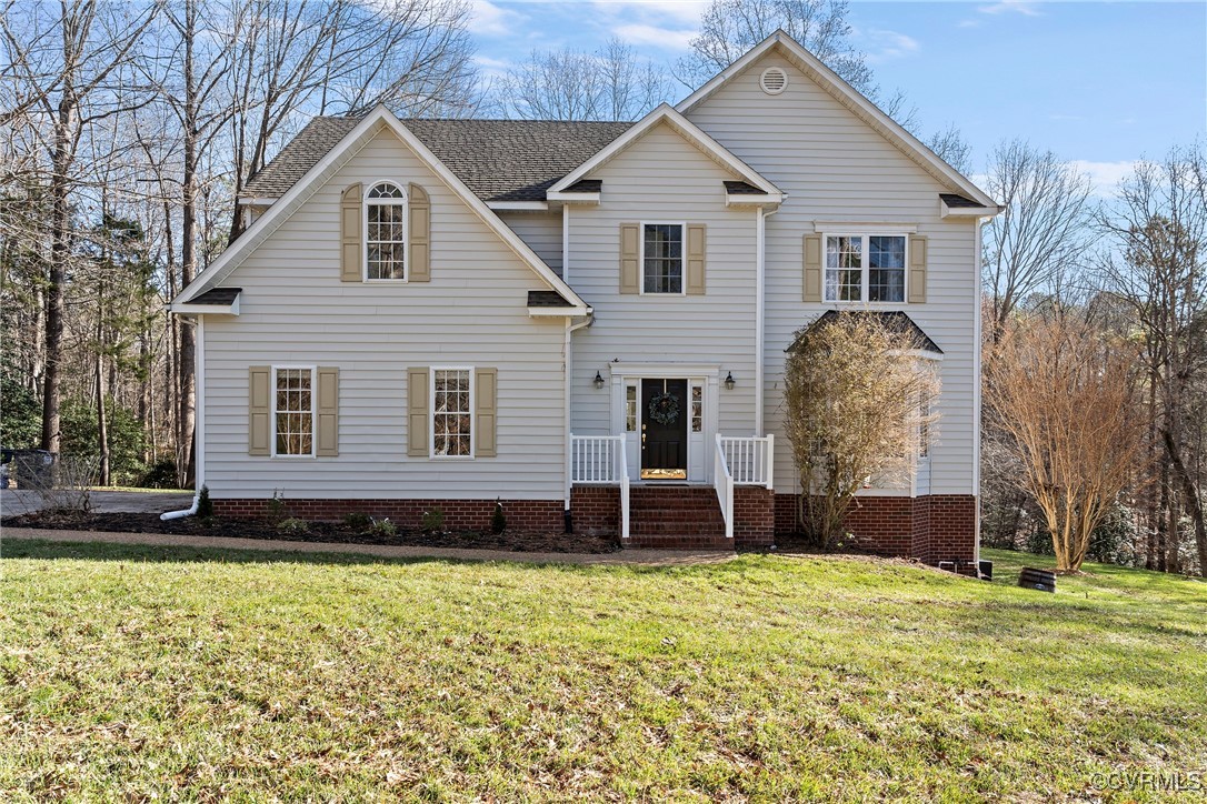 a view of a house with a yard