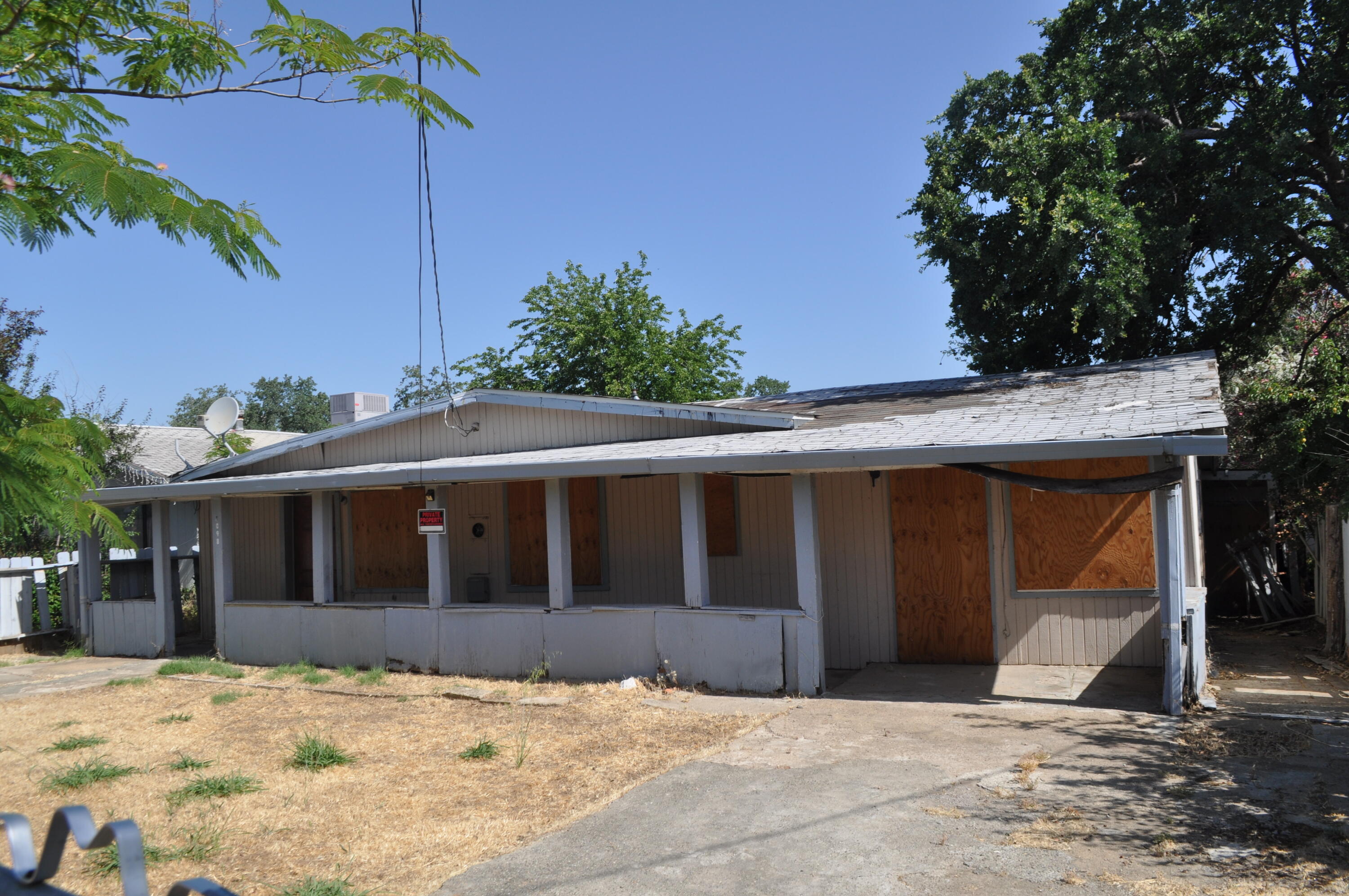 a view of house with a yard