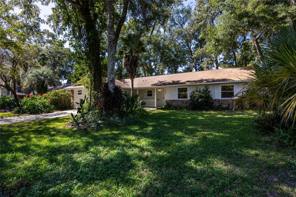 a view of a house with a backyard