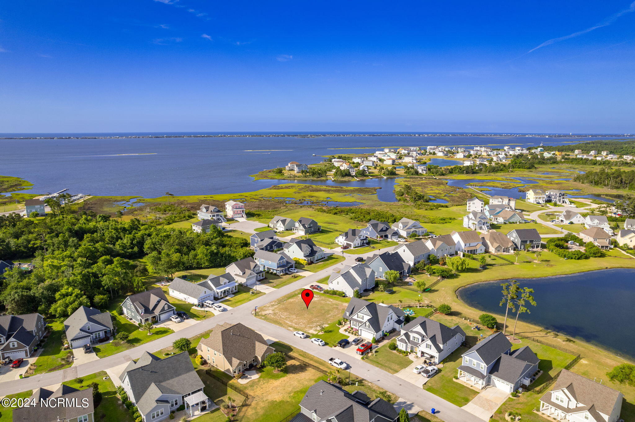 Newport lot in waterfront neighborhood