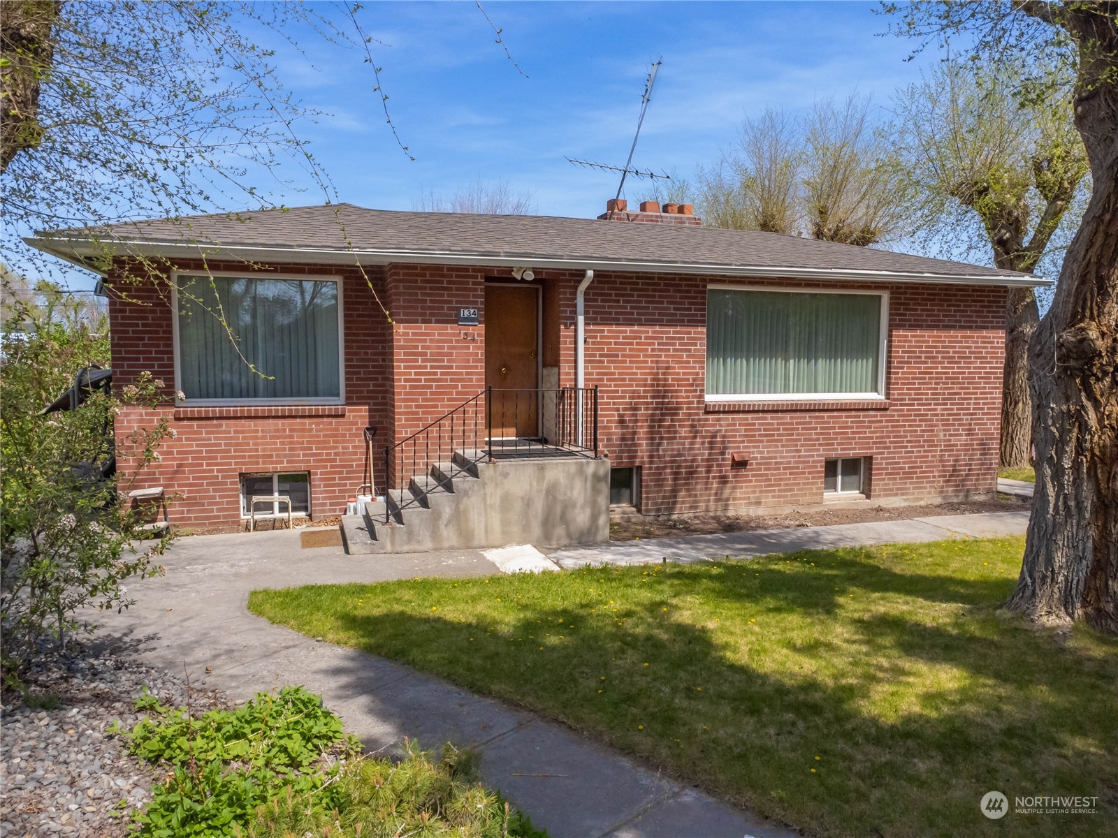 a front view of house with yard