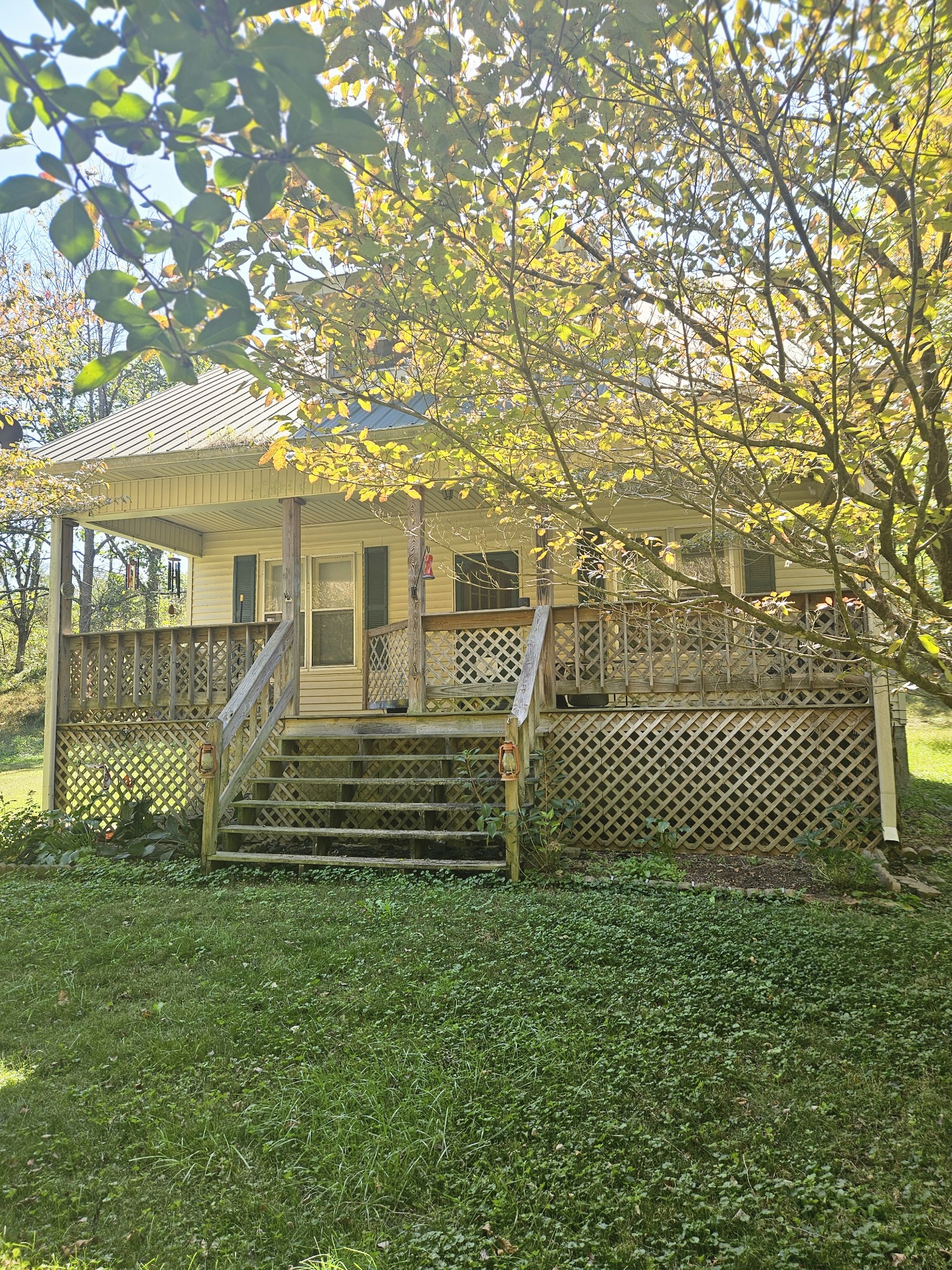 a view of a house with a yard