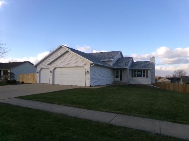 a view of a yard in front of a house