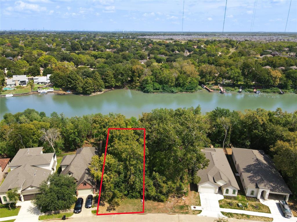 an aerial view of residential house with outdoor space and lake view