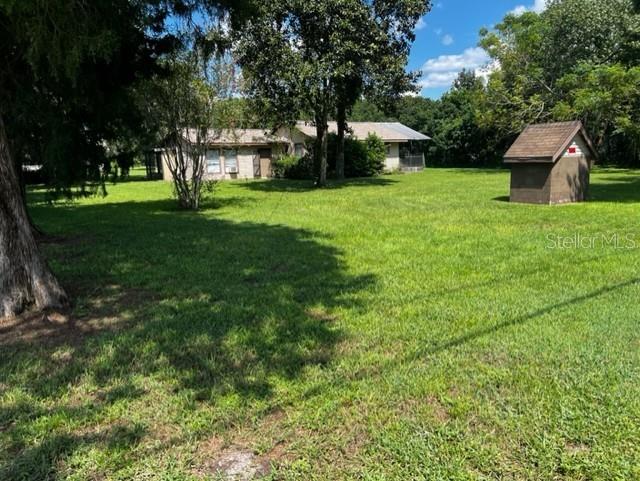 a view of a house with a backyard