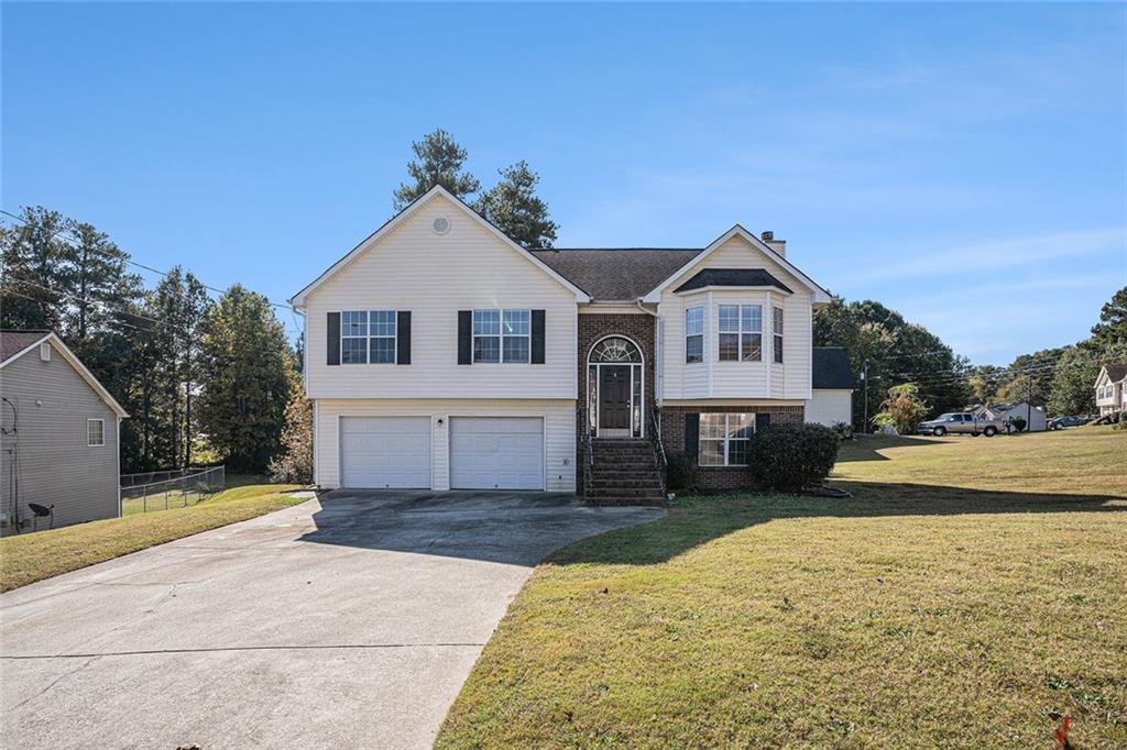 a view of a house with a yard