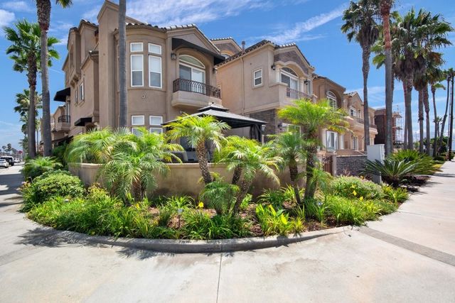 $2,650,000 | 122 19th Street | West Huntington Beach