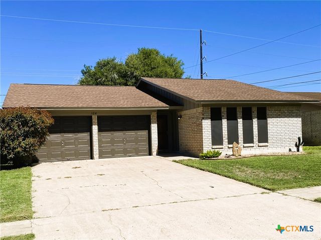 $1,700 | 104 Willowick Drive | Victoria