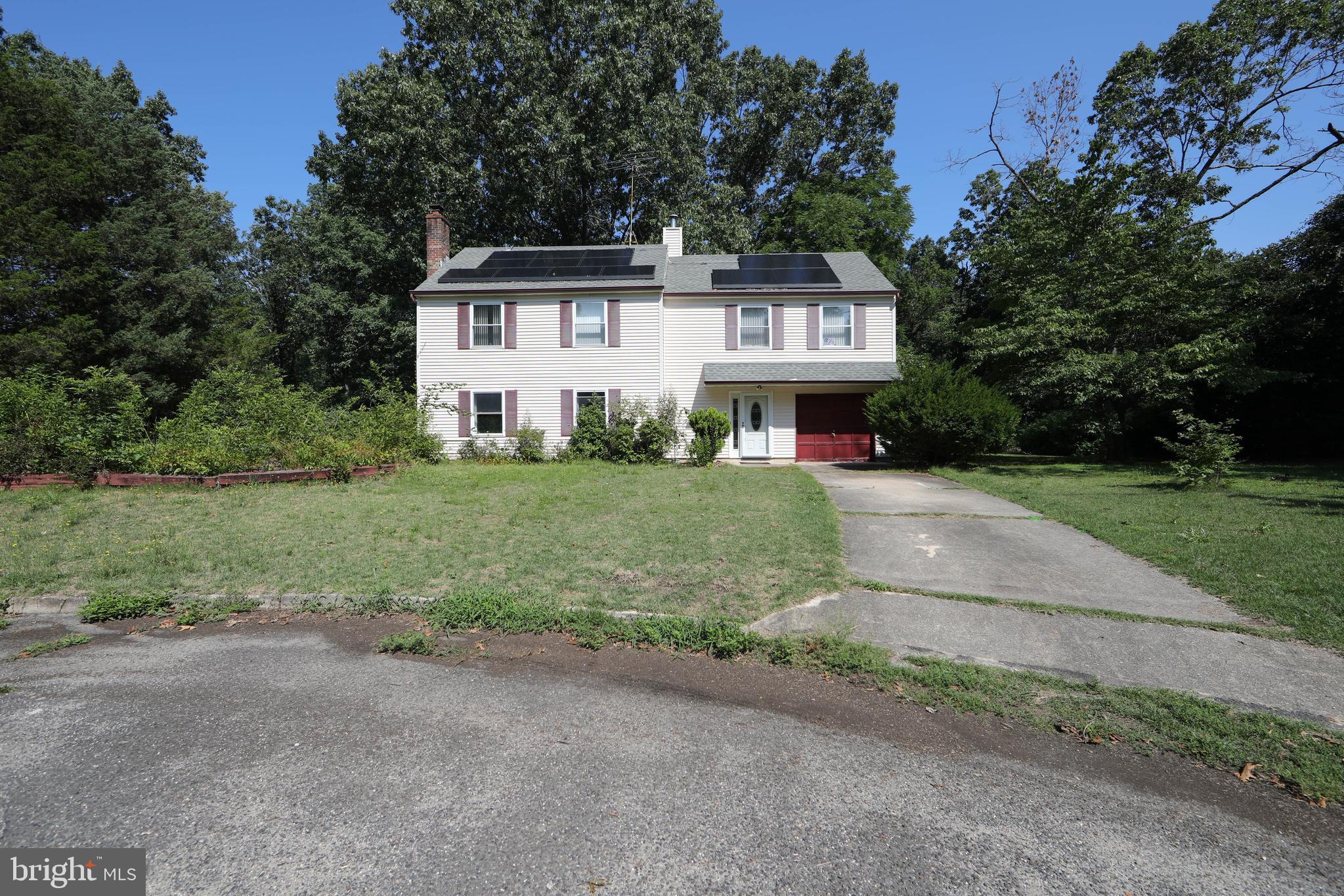 a view of a house with backyard and garden