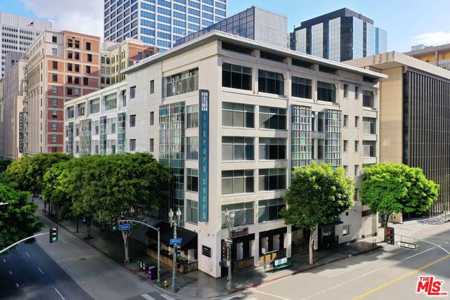 $2,300 | 630 West 6th Street, Unit 412 | Downtown Los Angeles