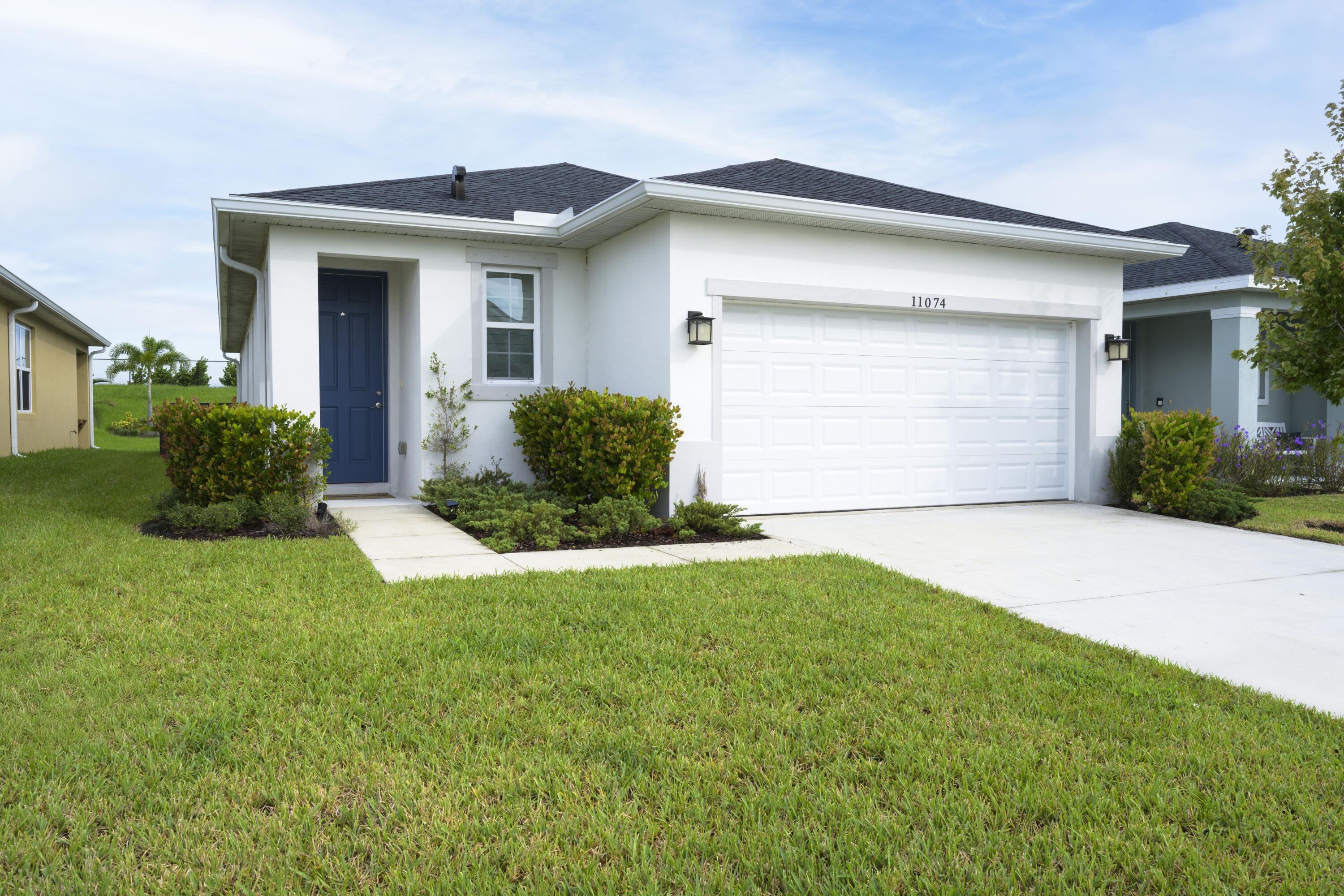 a front view of house with yard and garage