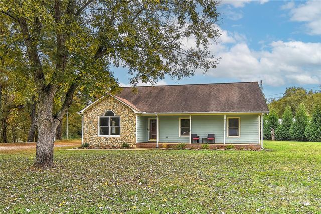 $375,000 | 711 Goose Creek Drive | Fairview