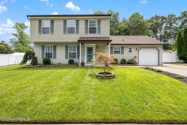 $539,000 | 942 McGuire Drive | Toms River