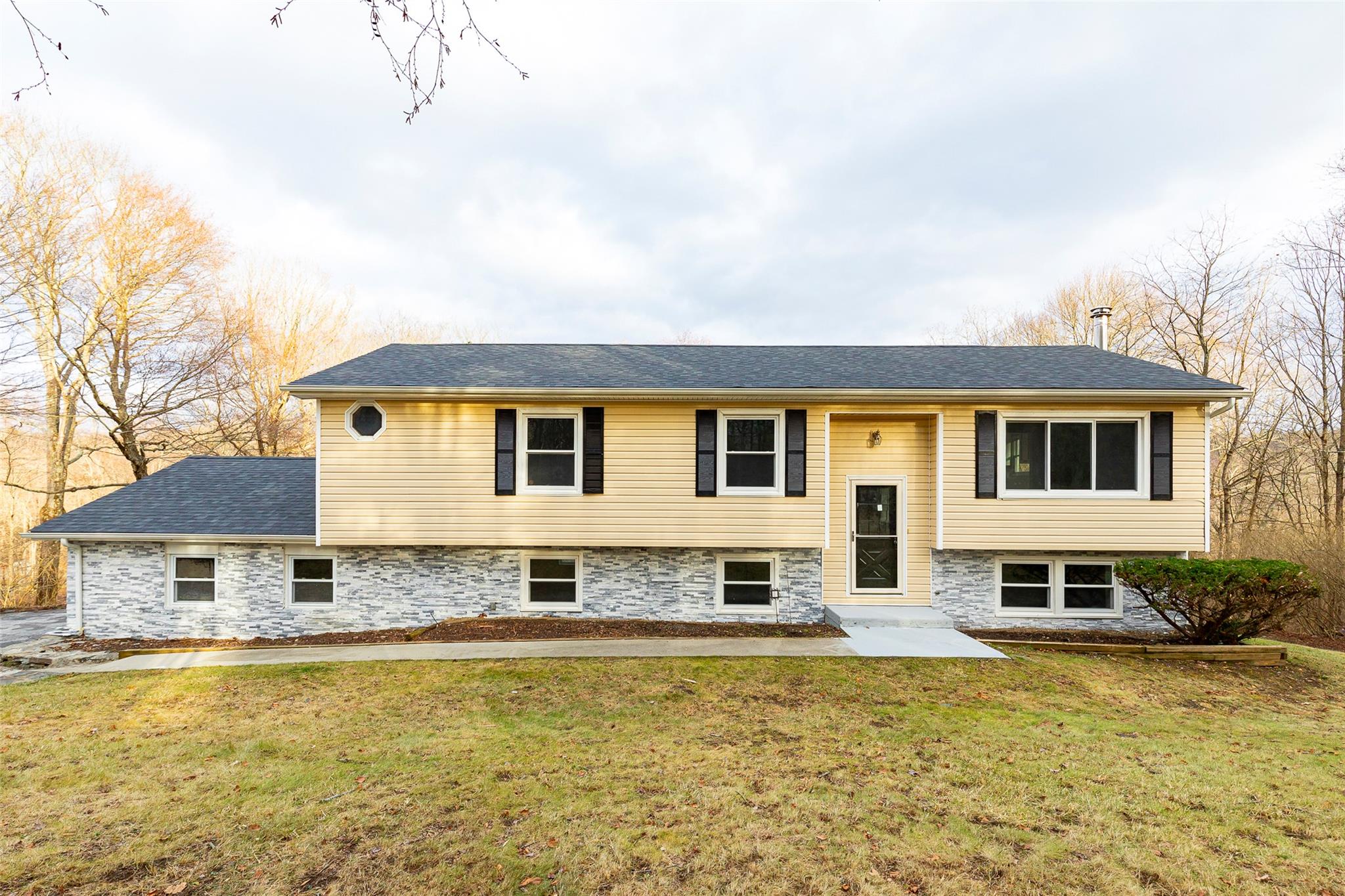 Split foyer home featuring a front yard