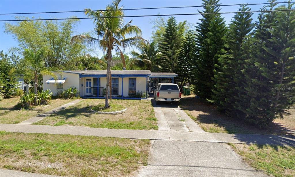 a view of a house with a yard and balcony