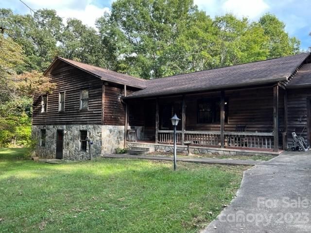 $779,900 | 2752 Old Highway 221 South | Glenwood Township - McDowell County