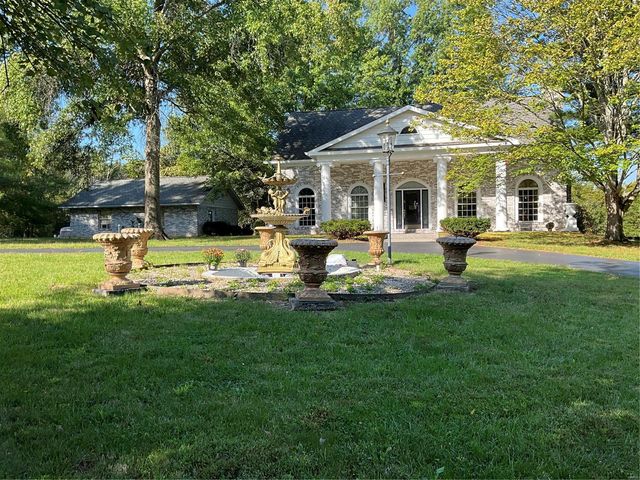 $835,000 | 13515 Bluff Hill Acres | Charrette Township - Warren County