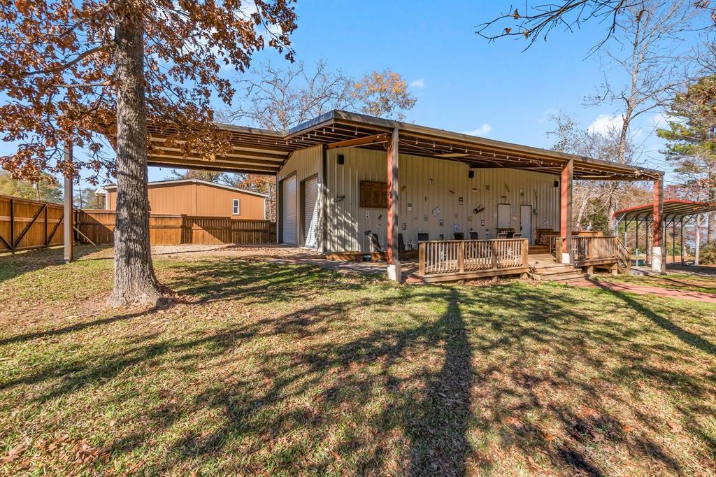 a view of back yard of the house