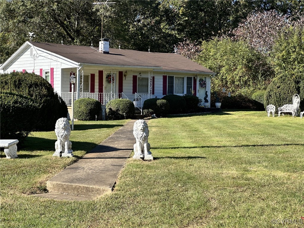 a view of a house with backyard and a tree