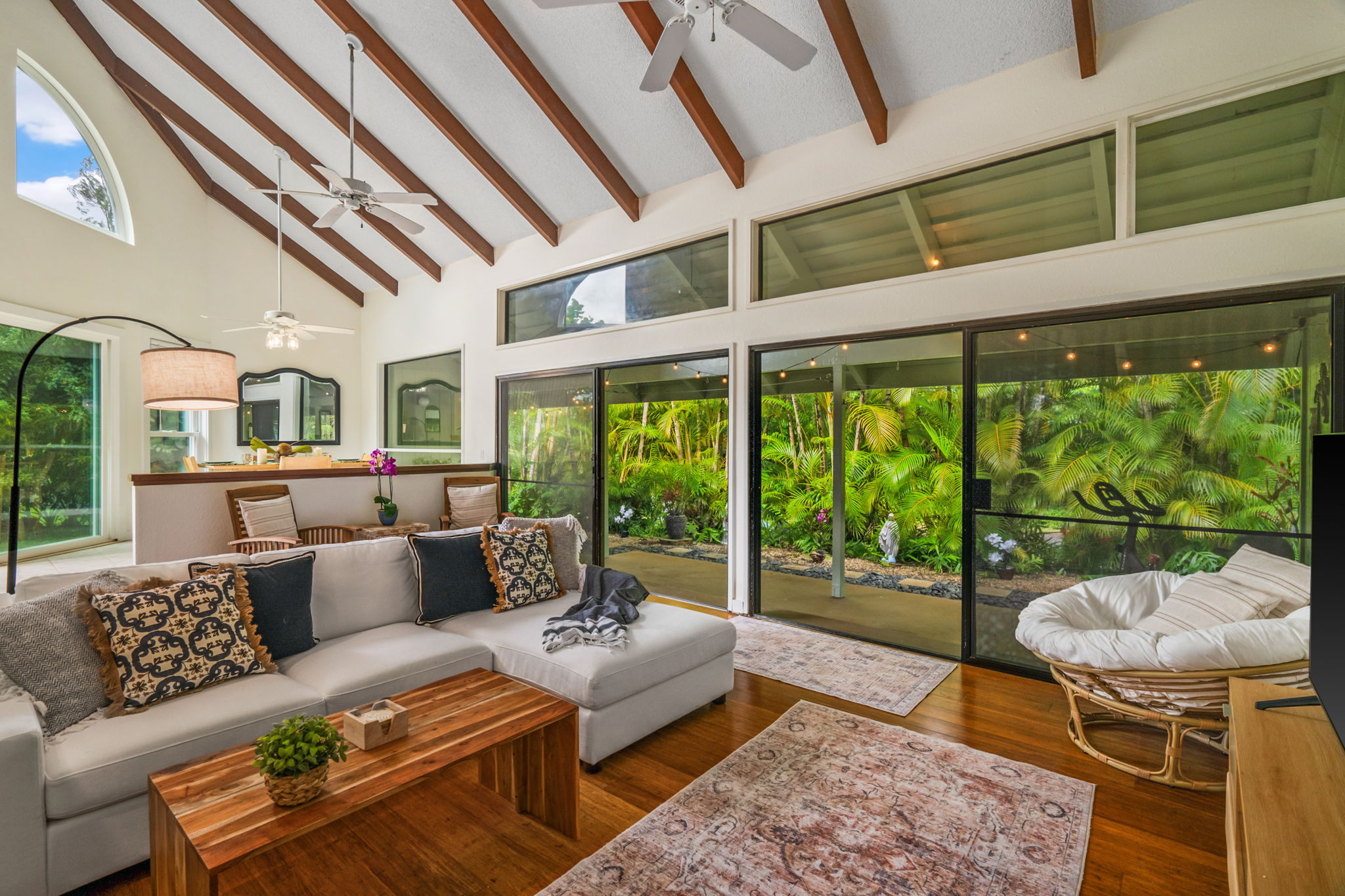 Great living space with lots of natural light