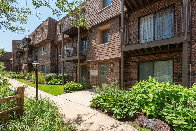 $189,900 | 1402 South Fairfield Avenue, Unit 53B | Lombard