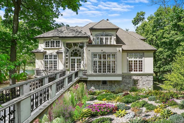 $2,499,999 | 912 St Stephens Green | Oak Brook