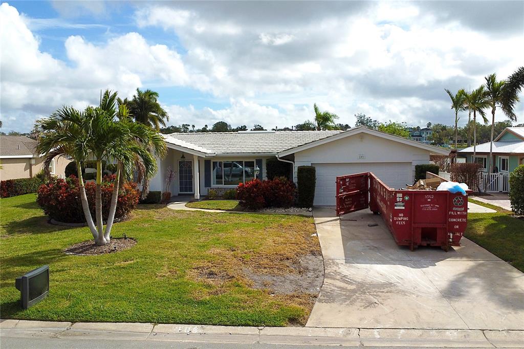 a view of a house with backyard