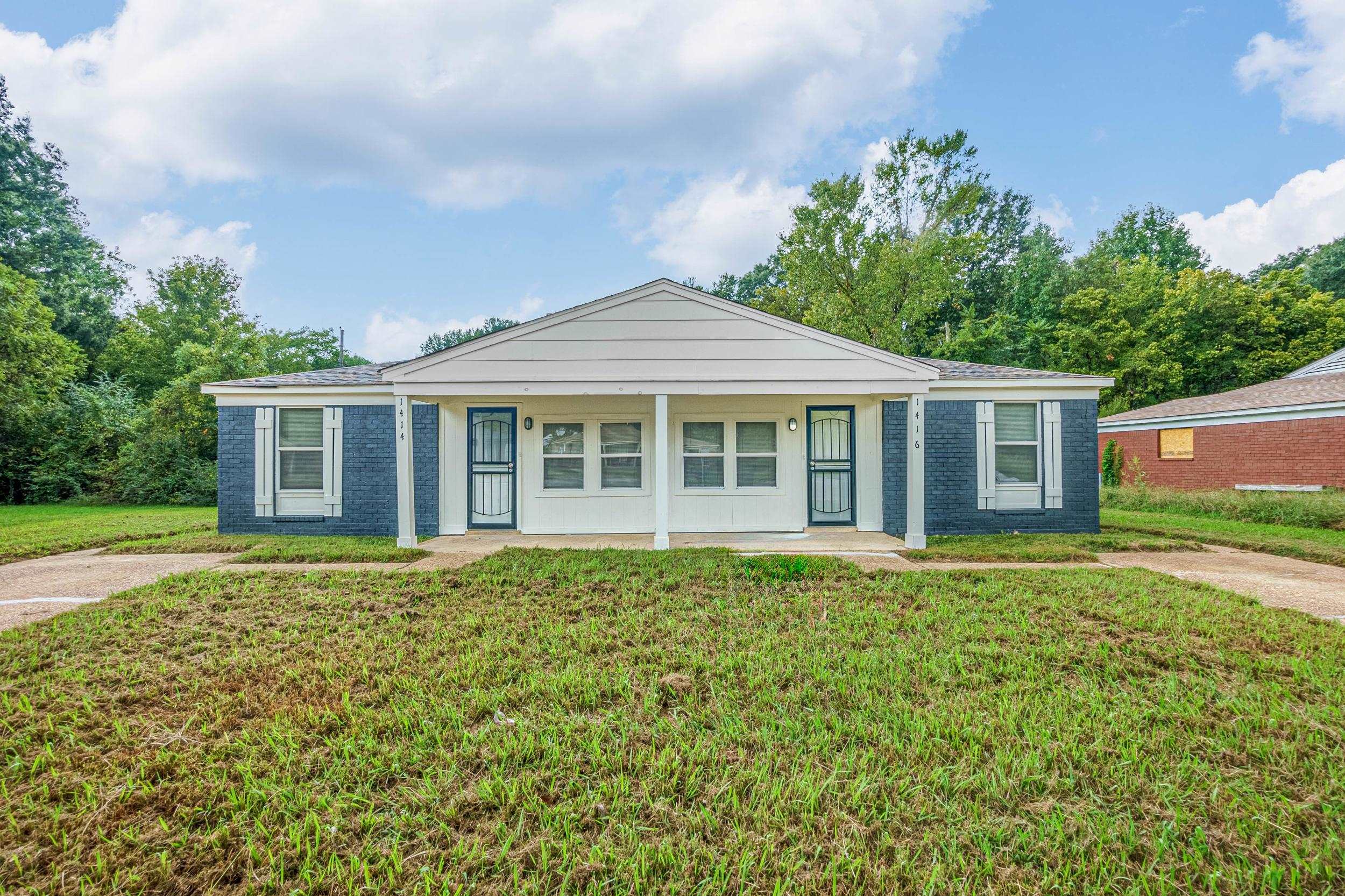 Ranch-style house with covered porch and a front yard