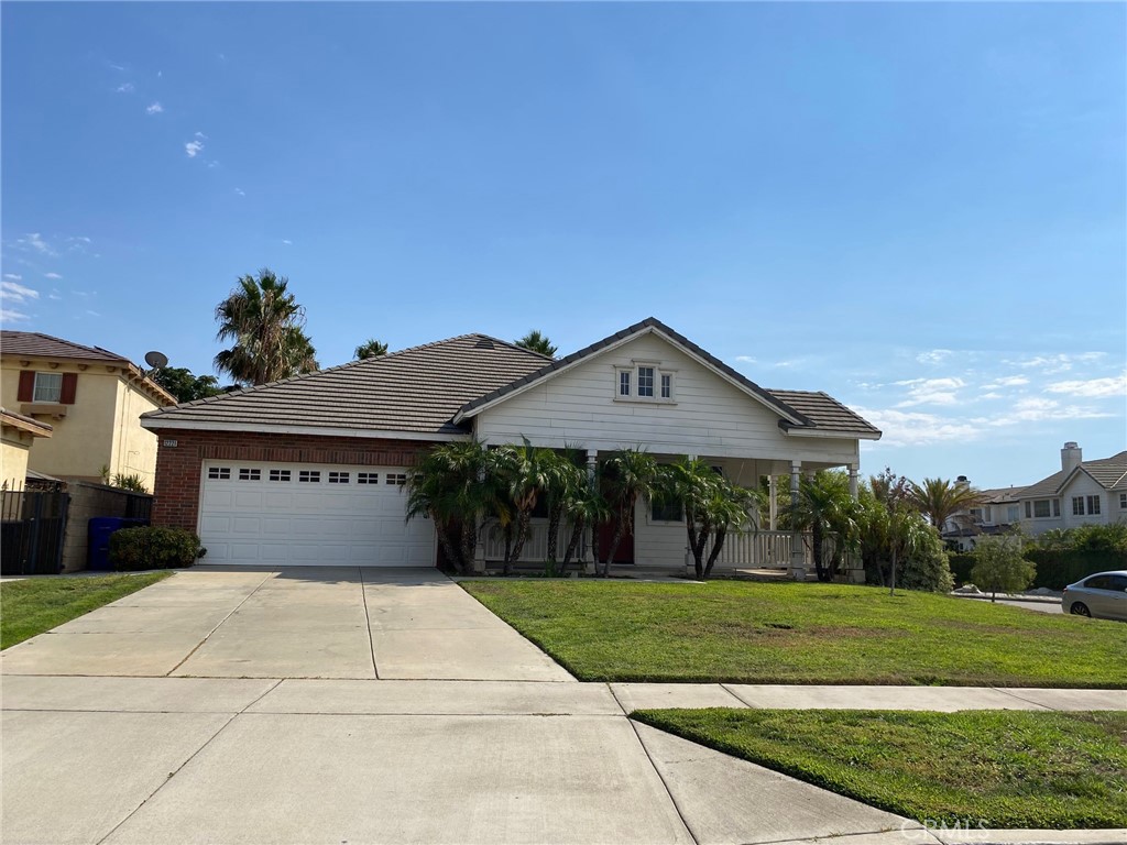 a front view of house with yard