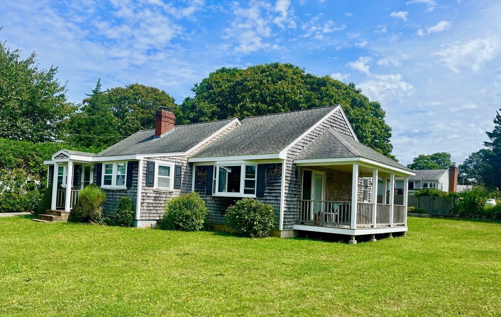 a view of a house with a yard