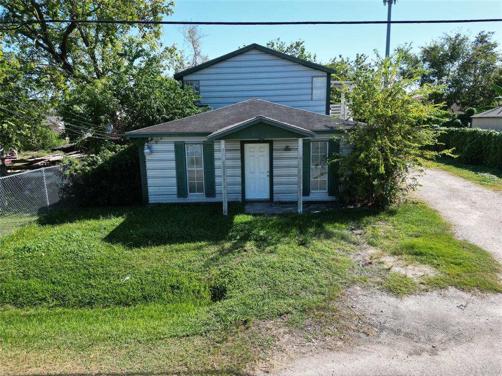 a view of a house with a small yard