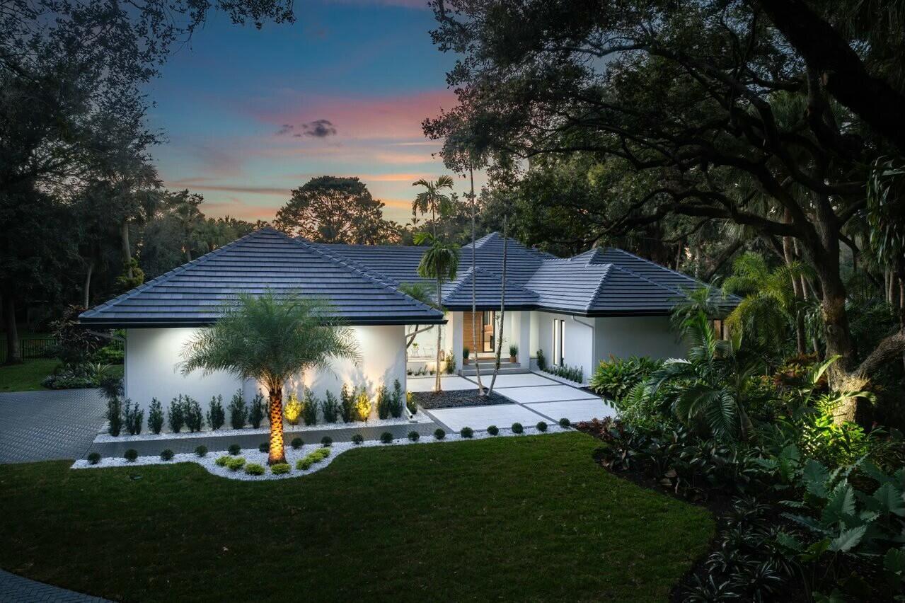 a view of a back yard of the house and green space