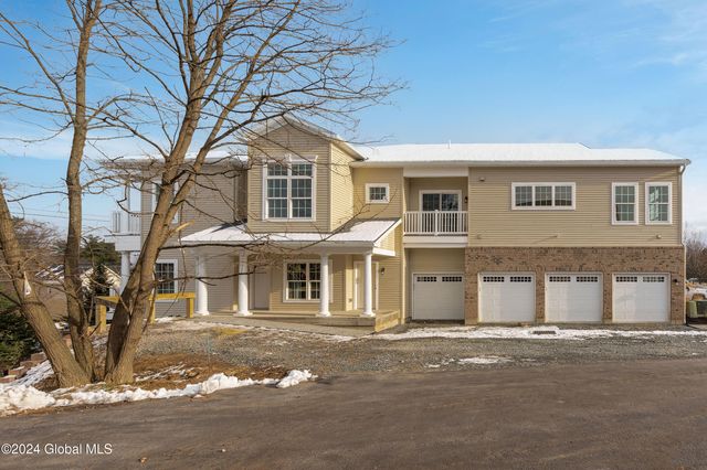 $499,900 | 605 Valley Pointe Drive, Unit E | Colonie