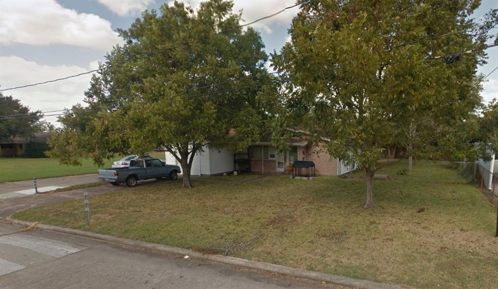 a view of a house with a outdoor space