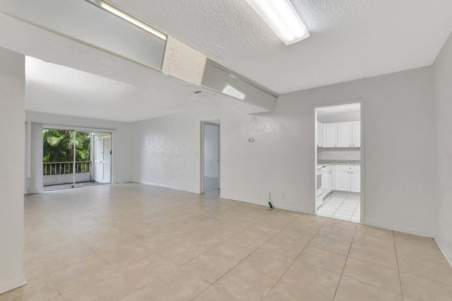 $2,000 | 630 Northwest 13th Street, Unit 17 | Central Boca Raton