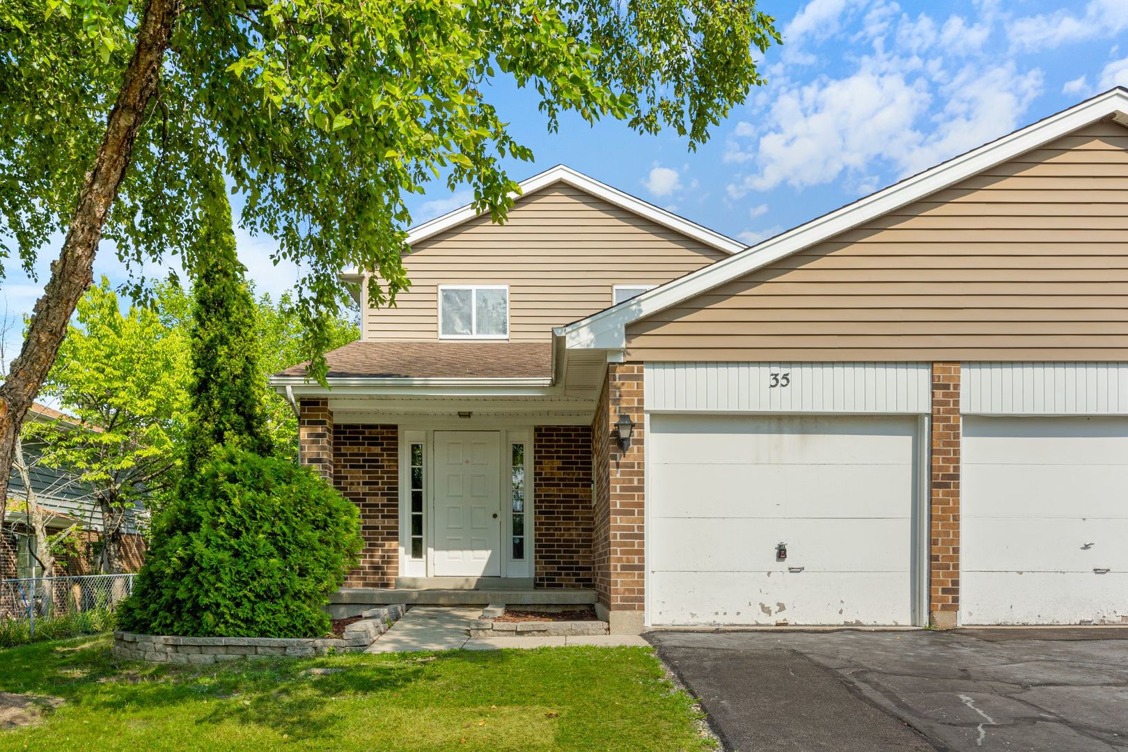 a view of a house with yard