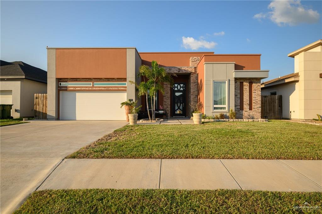 a view of a house with a backyard