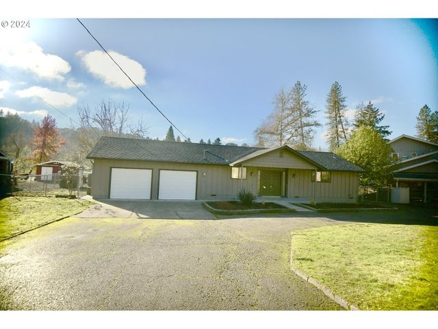 $675,000 | 230 Singing Waters Road | Roseburg North