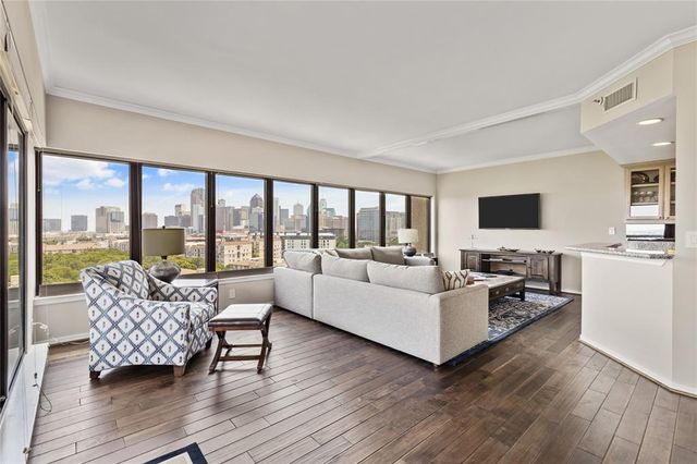 $1,100,000 | 3030 McKinney Avenue, Unit 1001 | LaTour