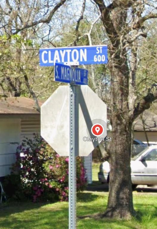 a view of sign board with yard