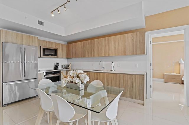 $790,000 | 2960 Northeast 207th Street, Unit 1003 | Aventura