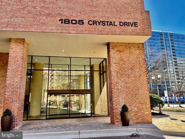 $2,150 | 1805 Crystal Drive, Unit 214S | Crystal City