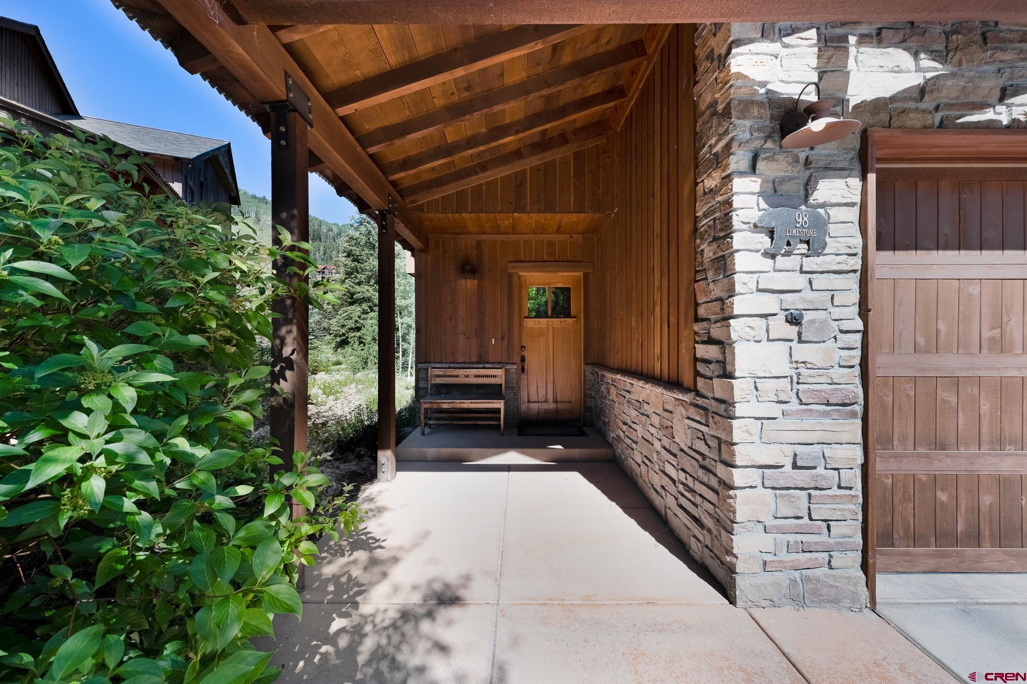 a view of an entryway of the house