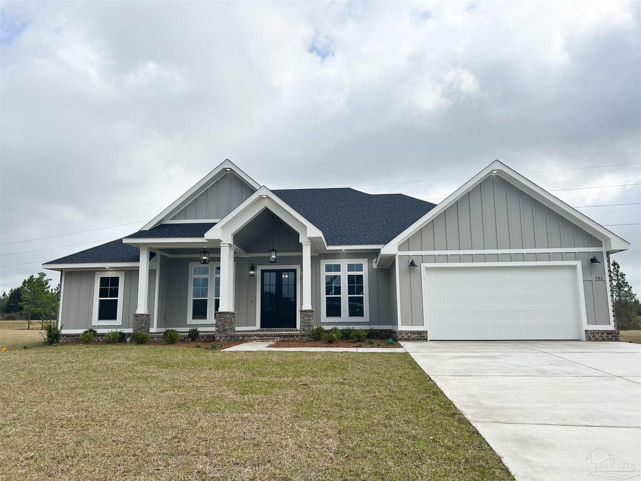 a view of a yard in front of house