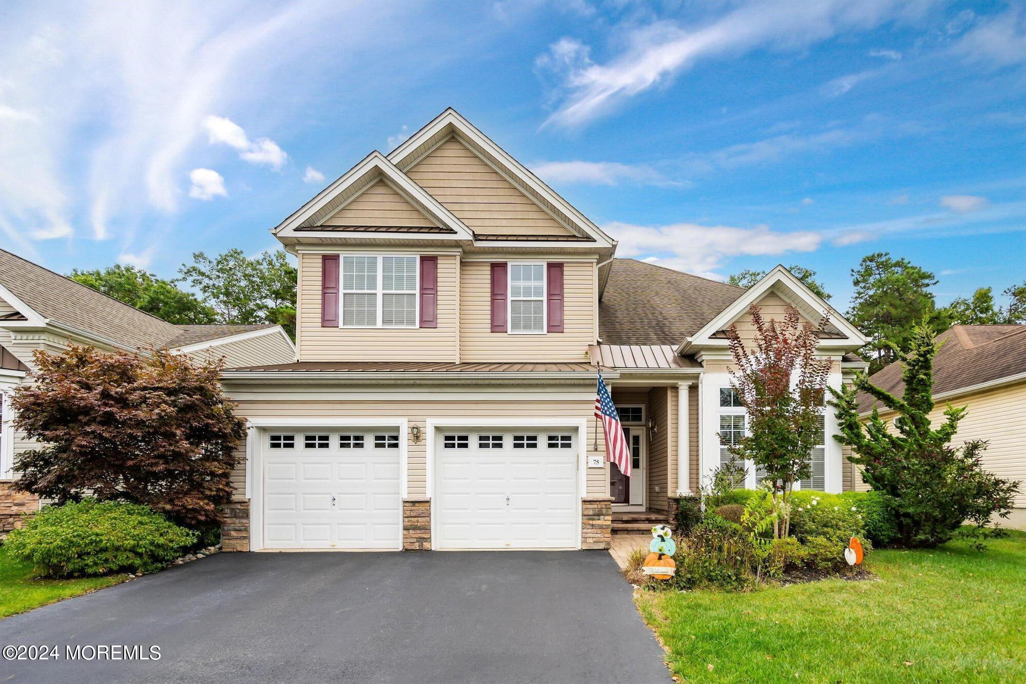 a view of a house with a yard