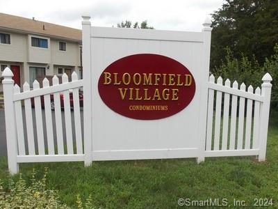 Woodland Green in Bloomfield: 2 & 3 Bedroom Townhome Rentals in