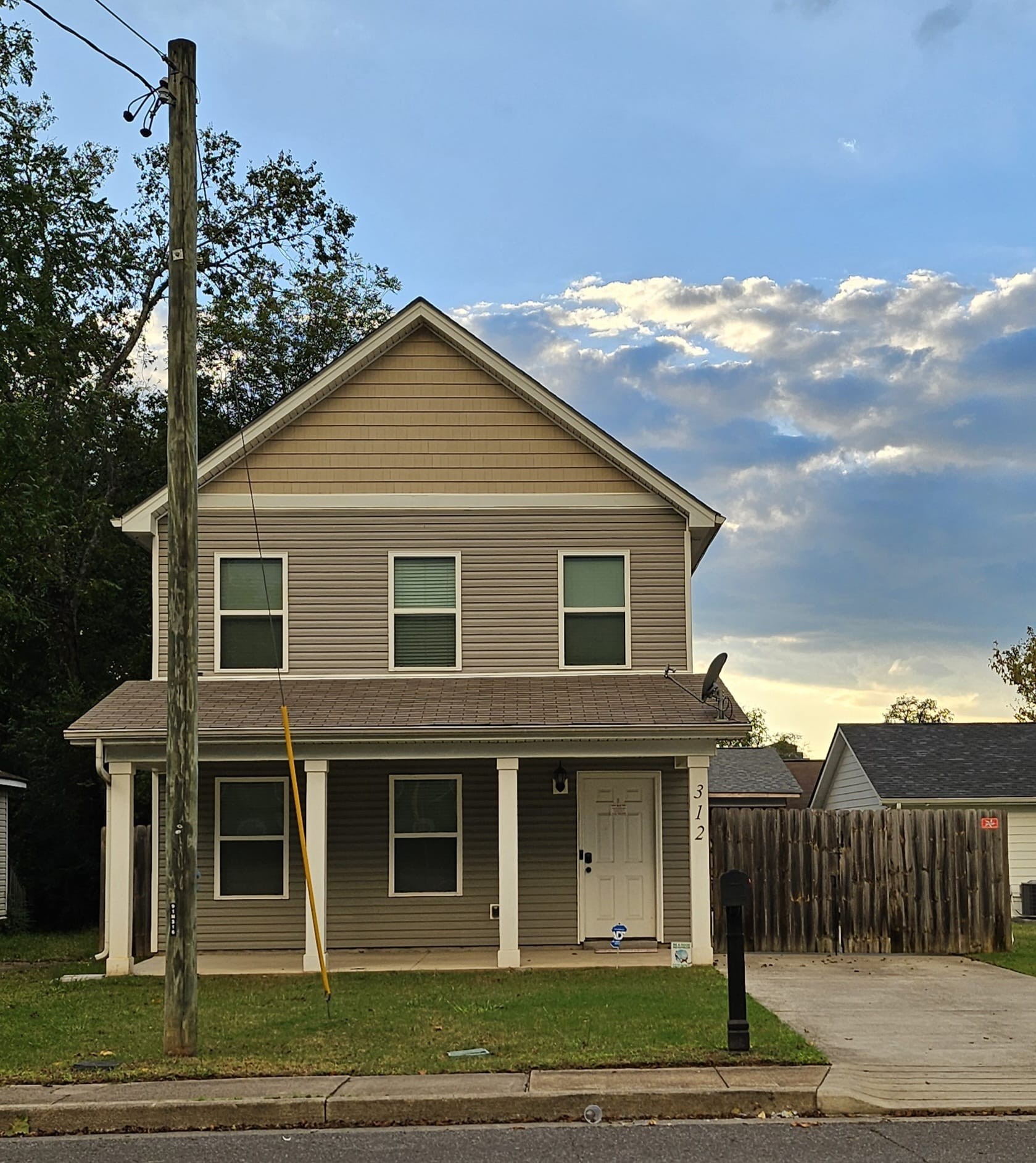 a view of a house with a yard