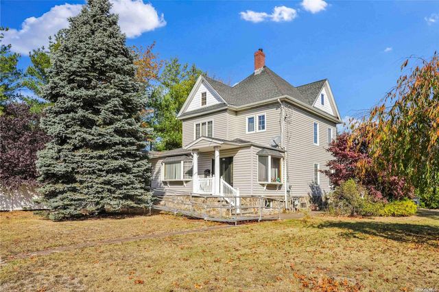 $948,000 | 217 Lincoln Avenue | Rockville Centre