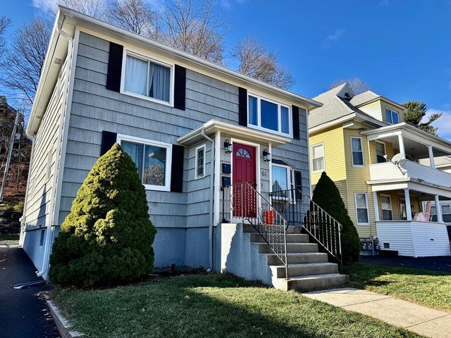 $2,300 | 61 Richmond Avenue, Unit 1 | Worcester West Side